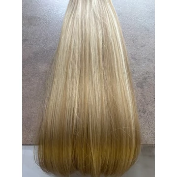 Sötétszőke-szőke melíros egyenes vasalható I. osztályú csatos 60cm szintetikus haj (61)