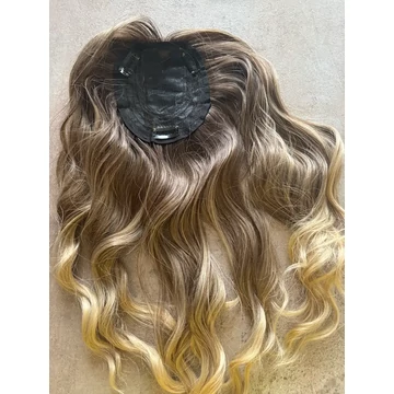 7-es hamvas barna-szőke ombre I. osztályú szintetikus csatos pepi / félparóka