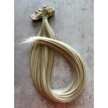 Karamell-szőke melíros egyenes vasalható I. osztályú csatos 55cm szintetikus haj (15)