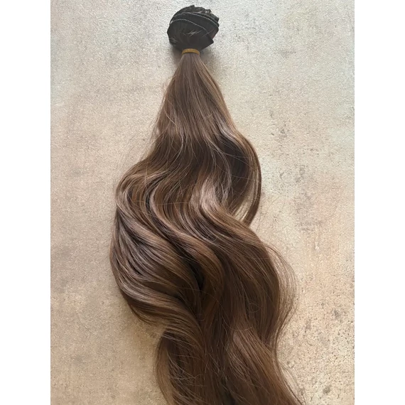 Gesztenyebarna, hullámos vasalható I. osztályú csatos, szintetikus haj 55cm (59)