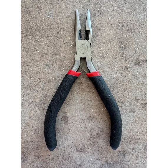 Leszedő fogó hegyes végű