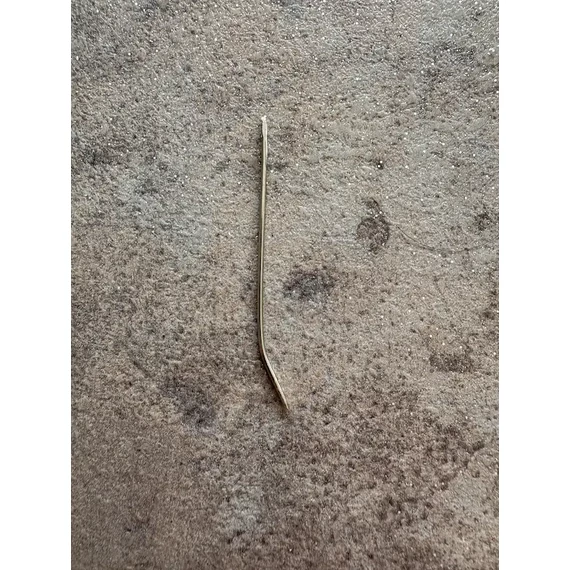 Tű hajfelvarráshoz "J"