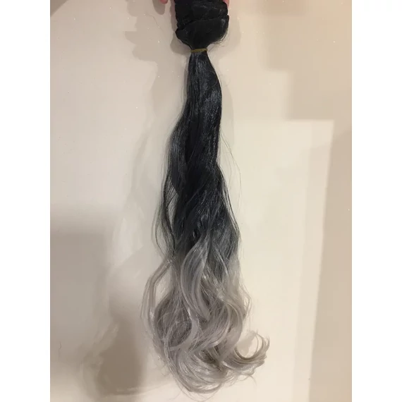 Fekete-hamvas vasalható csatos, hullámos szintetikus haj ~55cm(kihúzva) (10)