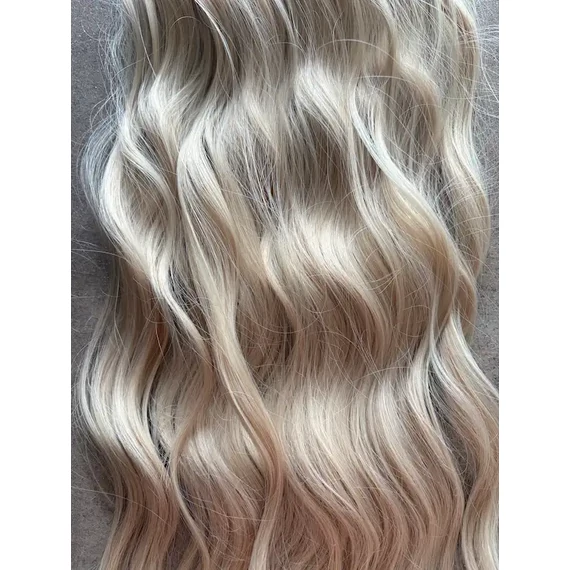 Hamvas bézs szőke hullámos I. osztályú vasalható szintetikus copf 58-60cm  (32)