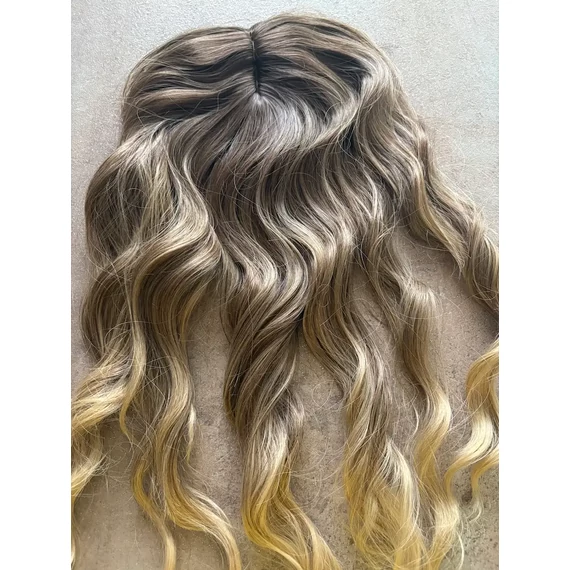 7-es hamvas barna-szőke ombre I. osztályú szintetikus csatos pepi / félparóka