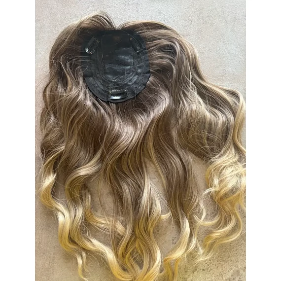 7-es hamvas barna-szőke ombre I. osztályú szintetikus csatos pepi / félparóka