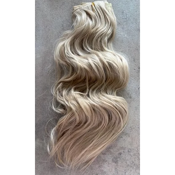 Hamvas bézses hullámos vasalható I. osztályú csatos 50-55cm szintetikus haj (44)