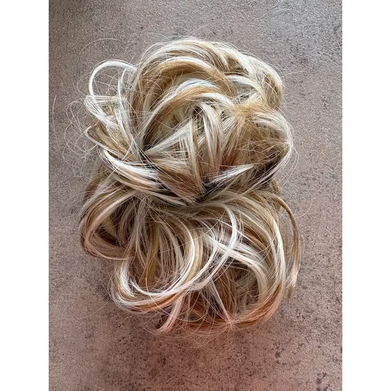 Sötétebb(karamell-világosszőke) melíros szőke hajgumi